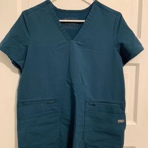 Fig’s Accra - Six-Pocket Scrub Top (women’s)